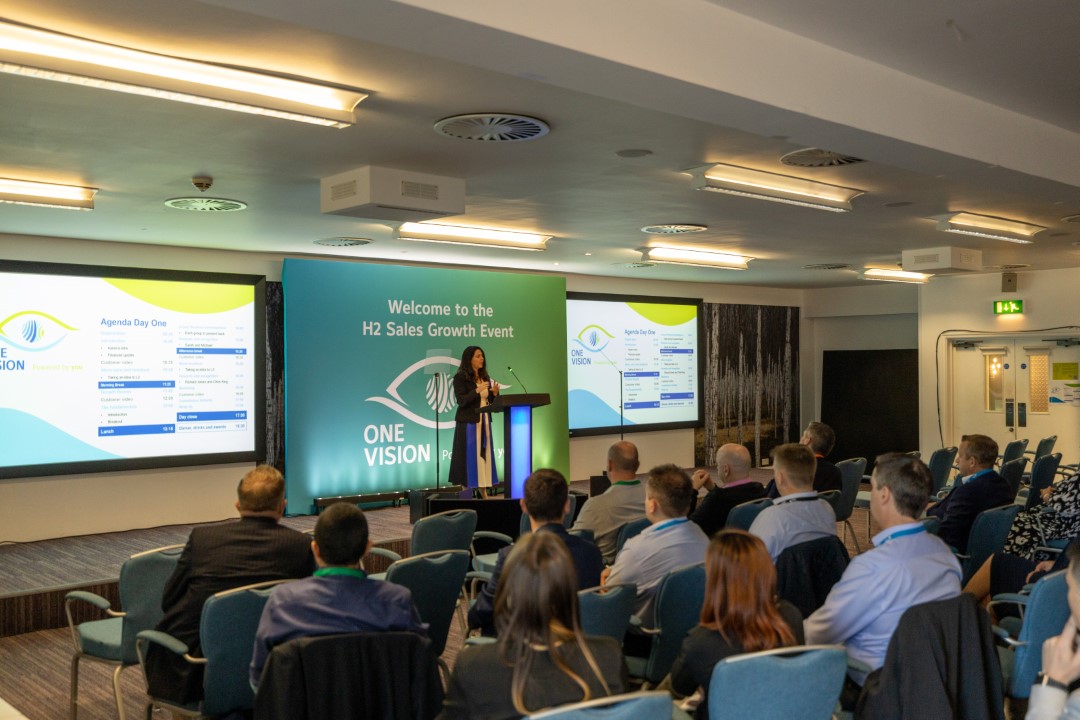 woman speaking to audience at business event